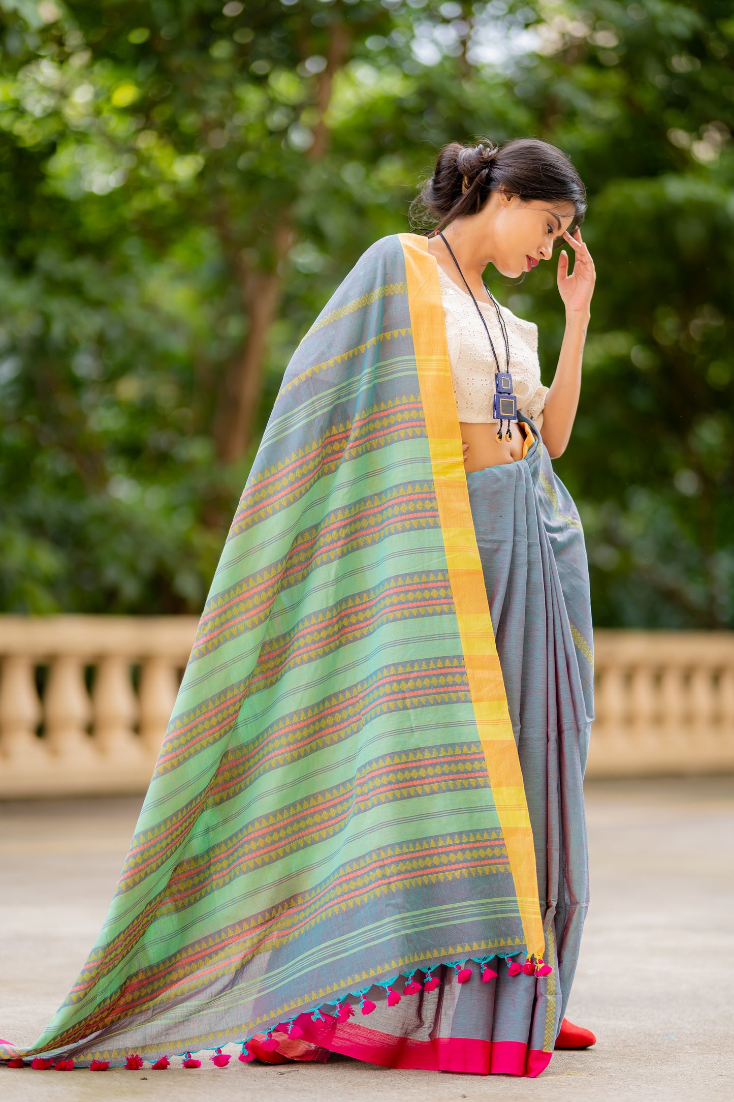 Begumpuri Khadi Dual Tone Saree