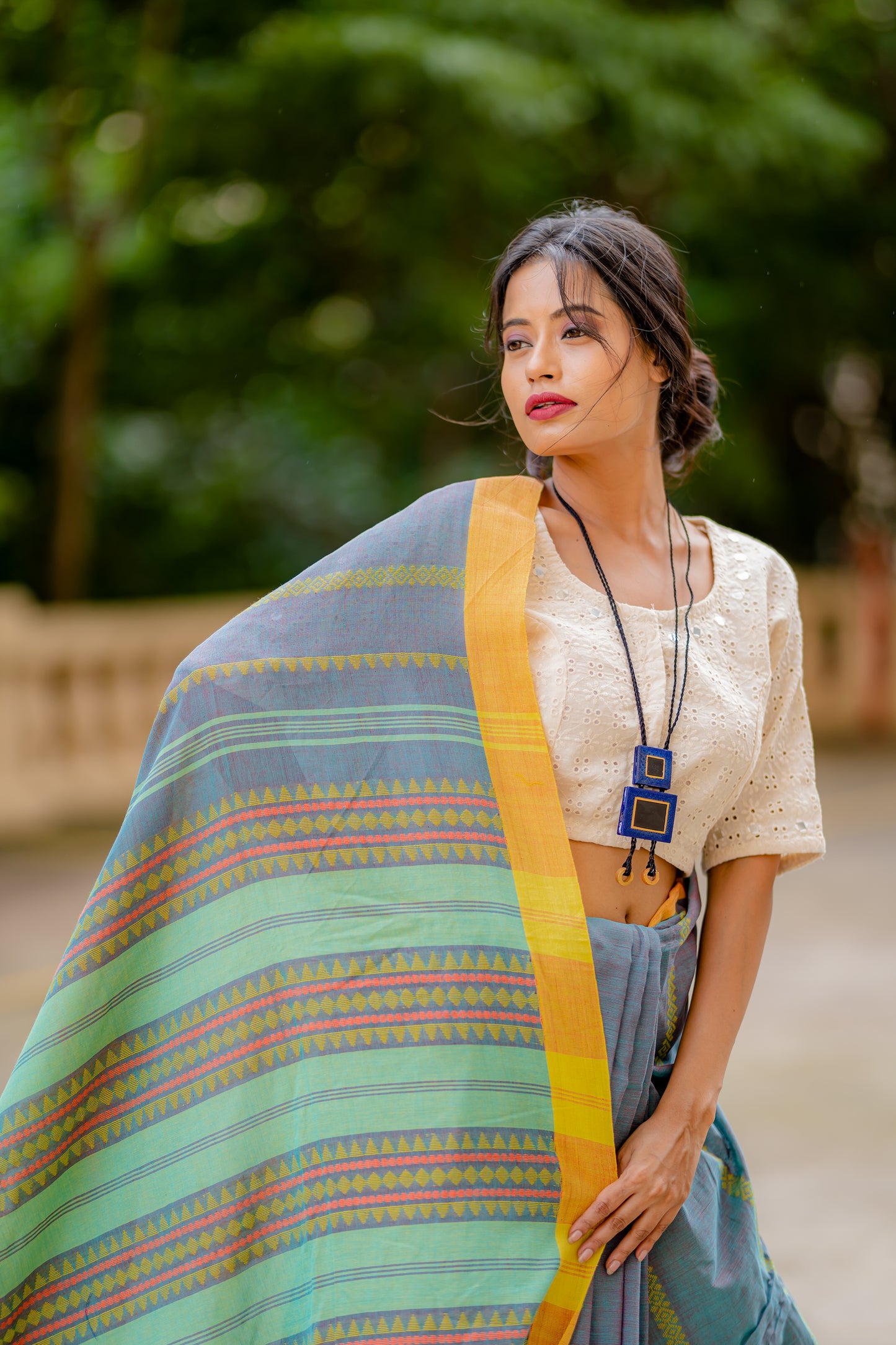 Begumpuri Khadi Dual Tone Saree